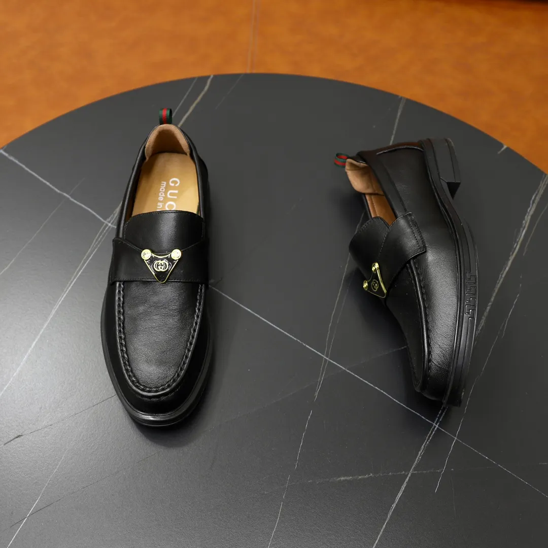 Men's shoes: 250🙅‍♂️🙅‍♂️🙅‍♂️Niuli Brand: GUCCI Size: 38-44 (45 can be customized) Level: Counter classic Material: Original soft cowhide upper Comfortable cowhide lining Original lightweight outsole Style category: Business casual footwear Driving leather shoes Color: Actual picture color